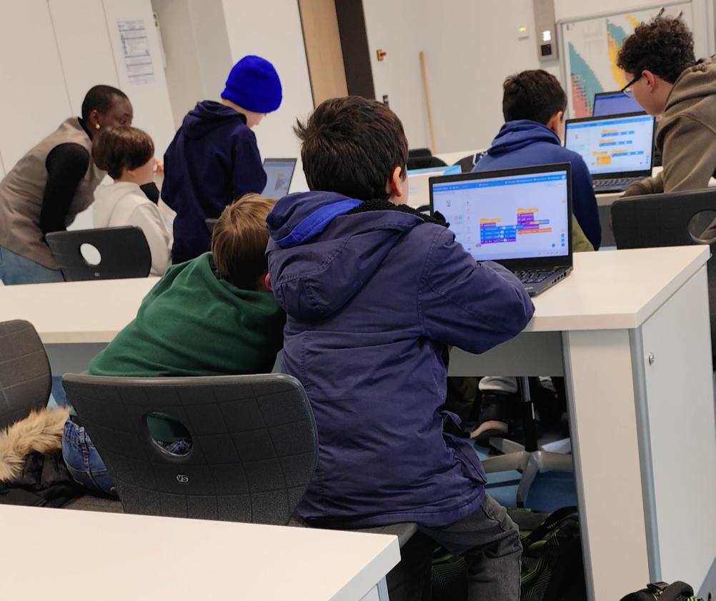 Quand les enfants prennent le contrôle du cours : créativité et flexibilité au programme chez UPENDO Labs